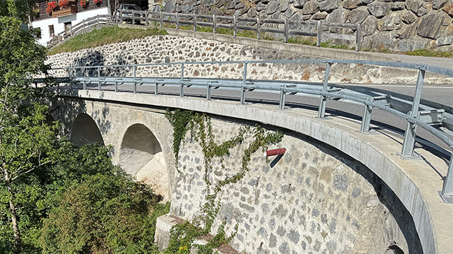 Instandsetzung Lehnengewölbe/Stützmauer und Fahrbahn Foto: Instandsetzung Lehnengewölbe/Stützmauer und Fahrbahn